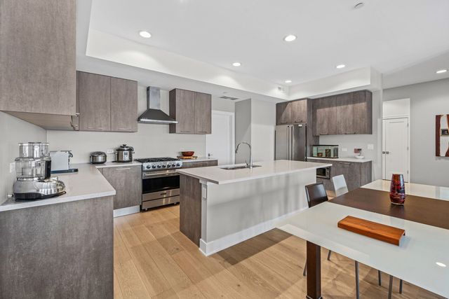 815 Laurel Avenue 403, Highland Park, IL 60035