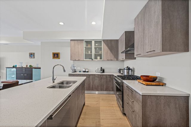 815 Laurel Avenue 403, Highland Park, IL 60035