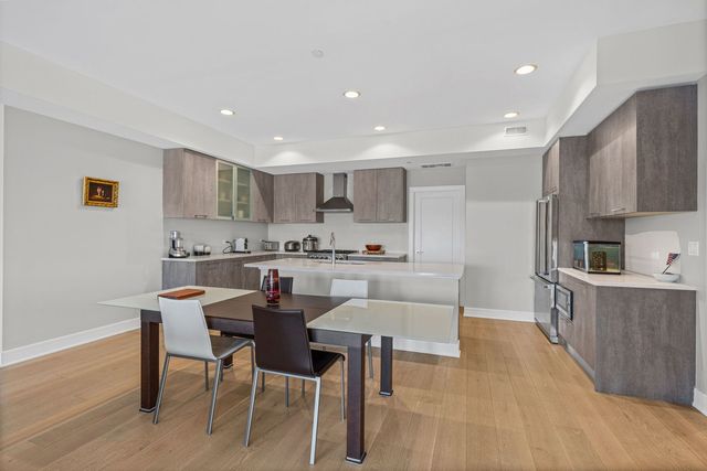 815 Laurel Avenue 403, Highland Park, IL 60035