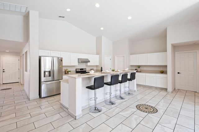 609 Roadrunner Dr, Patterson, CA 95363