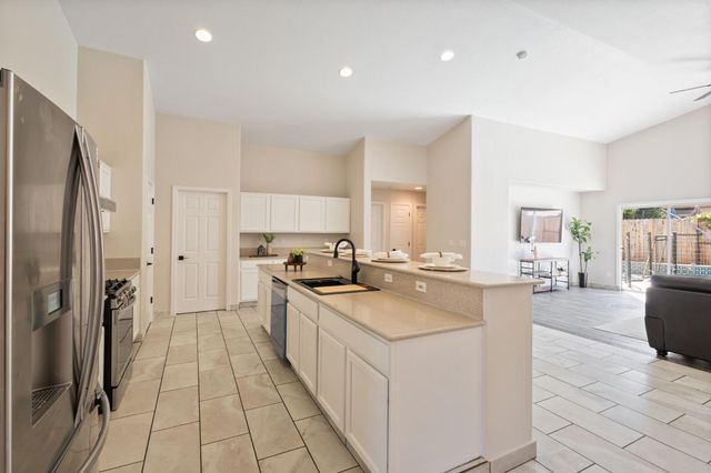 609 Roadrunner Dr, Patterson, CA 95363