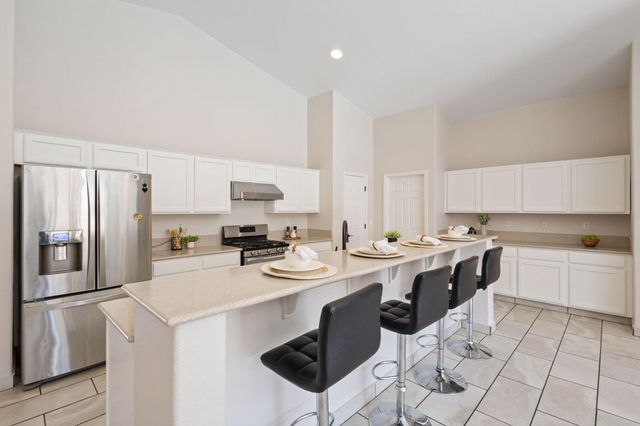 609 Roadrunner Dr, Patterson, CA 95363