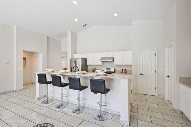 609 Roadrunner Dr, Patterson, CA 95363