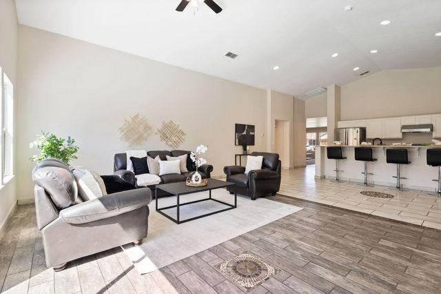 609 Roadrunner Dr, Patterson, CA 95363