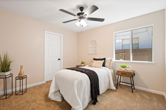 609 Roadrunner Dr, Patterson, CA 95363