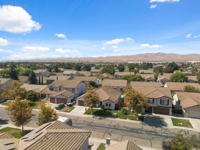 609 Roadrunner Dr, Patterson, CA 95363