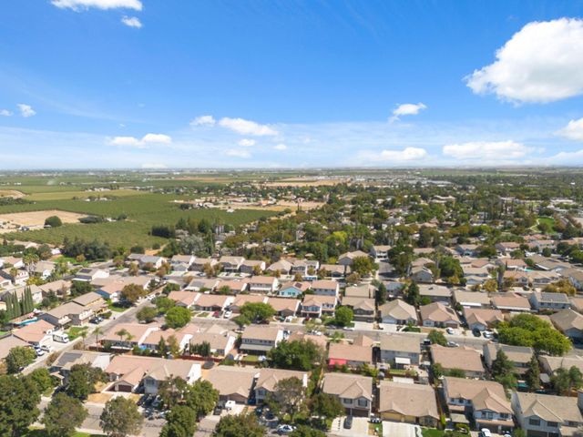 609 Roadrunner Dr, Patterson, CA 95363