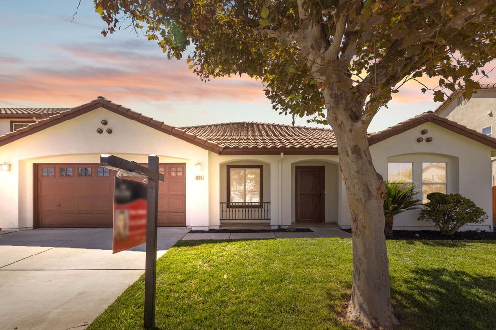 609 Roadrunner Dr, Patterson, CA 95363