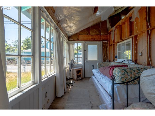 1019 N FRANKLIN St, Seaside, OR 97138