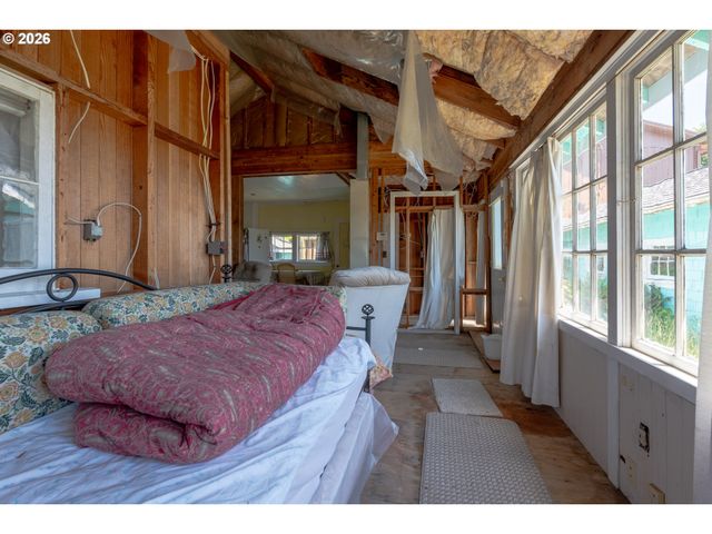 1019 N FRANKLIN St, Seaside, OR 97138