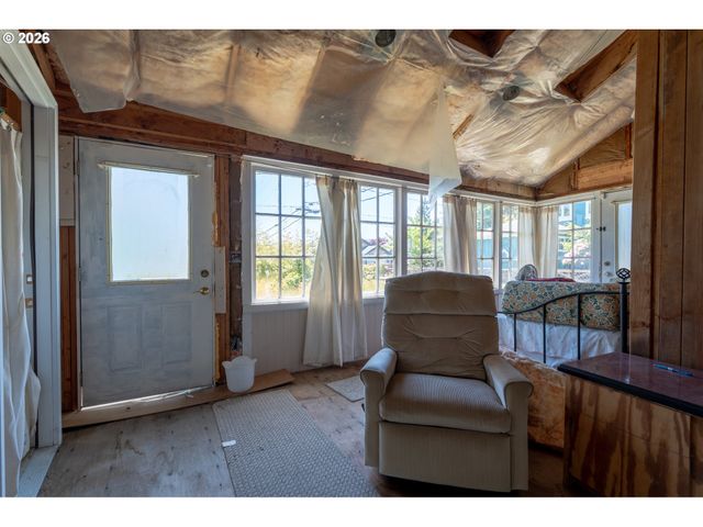 1019 N FRANKLIN St, Seaside, OR 97138