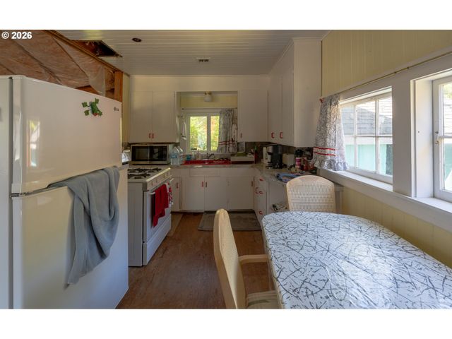 1019 N FRANKLIN St, Seaside, OR 97138