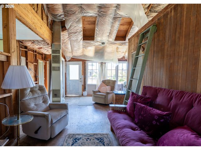 1019 N FRANKLIN St, Seaside, OR 97138