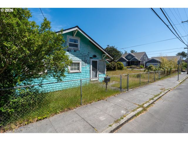 1019 N FRANKLIN St, Seaside, OR 97138