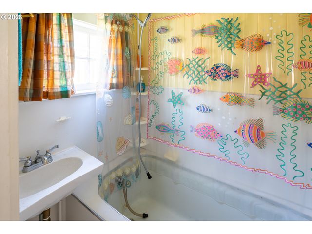 1019 N FRANKLIN St, Seaside, OR 97138