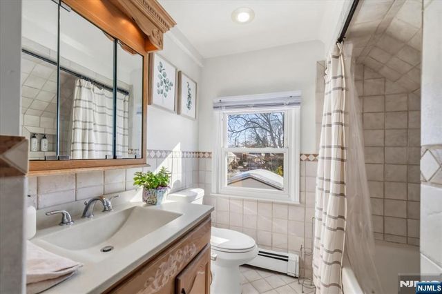 7 Chaplin Court, Clifton, NJ 07012