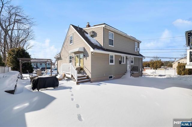 7 Chaplin Court, Clifton, NJ 07012