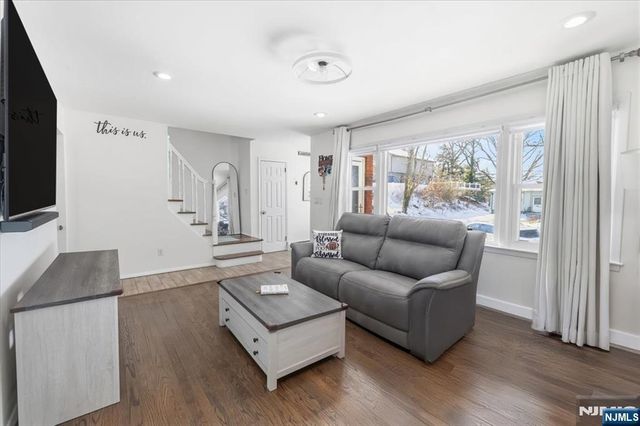 7 Chaplin Court, Clifton, NJ 07012