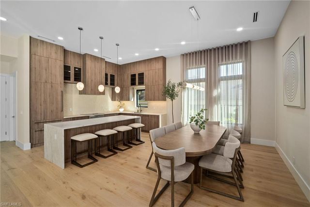 1364 Cypress Woods DR, Naples, FL 34103