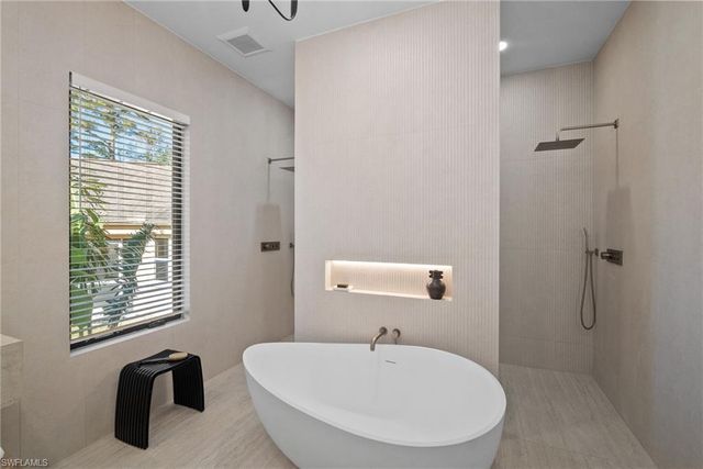 1364 Cypress Woods DR, Naples, FL 34103