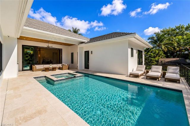 1364 Cypress Woods DR, Naples, FL 34103