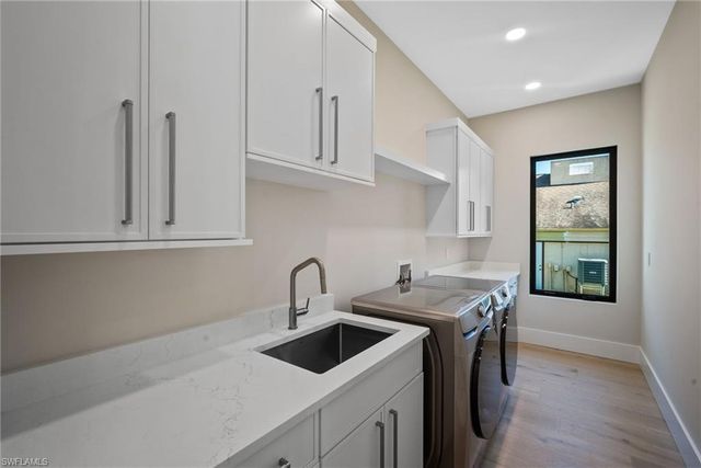 1364 Cypress Woods DR, Naples, FL 34103