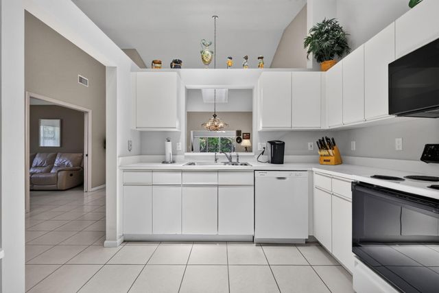 7223 Summer Tree Drive, Boynton Beach, FL 33437