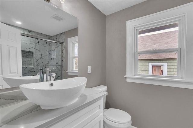 5647 WAYNE Avenue, Kansas City, MO 64110