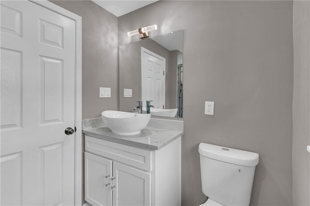 5647 WAYNE Avenue, Kansas City, MO 64110