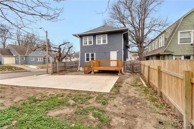 5647 WAYNE Avenue, Kansas City, MO 64110