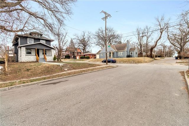 5647 WAYNE Avenue, Kansas City, MO 64110