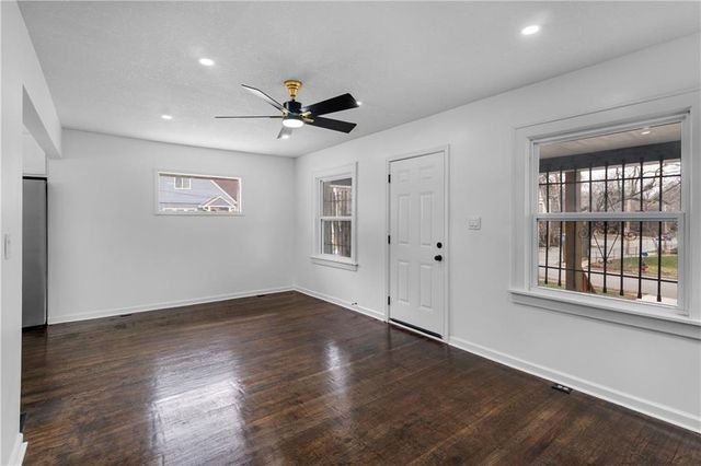 5647 WAYNE Avenue, Kansas City, MO 64110