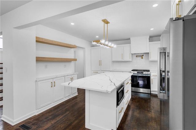 5647 WAYNE Avenue, Kansas City, MO 64110