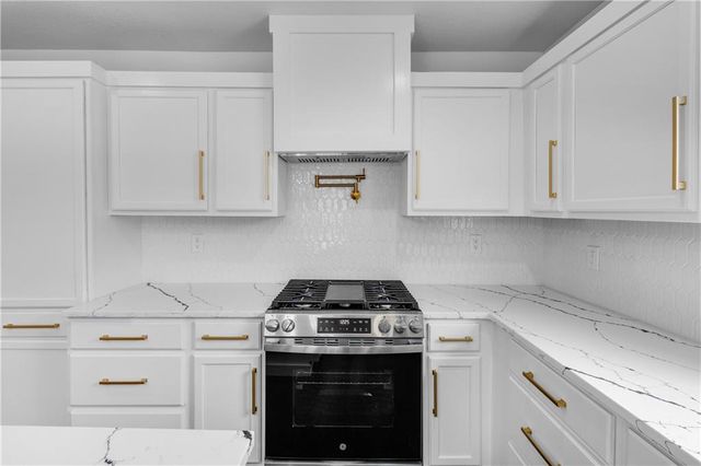 5647 WAYNE Avenue, Kansas City, MO 64110