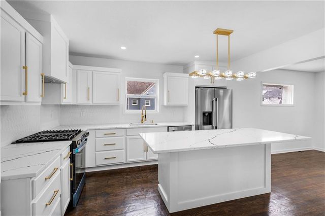 5647 WAYNE Avenue, Kansas City, MO 64110