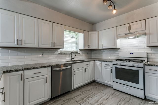 4439 Tropical Dr., San Antonio, TX 78218