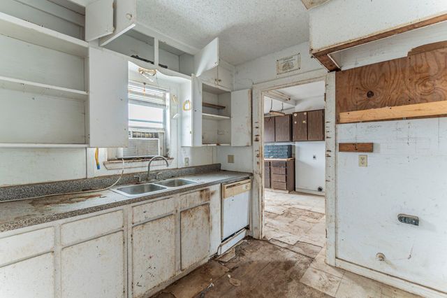 1205 Oak Street, Grand Prairie, TX 75050