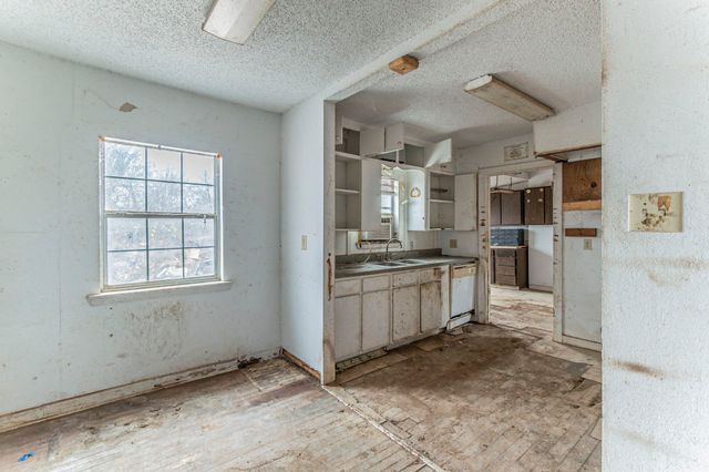 1205 Oak Street, Grand Prairie, TX 75050