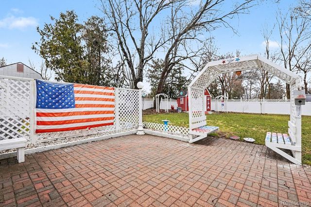 7501 Rauschelbach Street, Shelby Charter Township, MI 48317