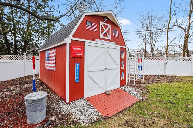 7501 Rauschelbach Street, Shelby Charter Township, MI 48317