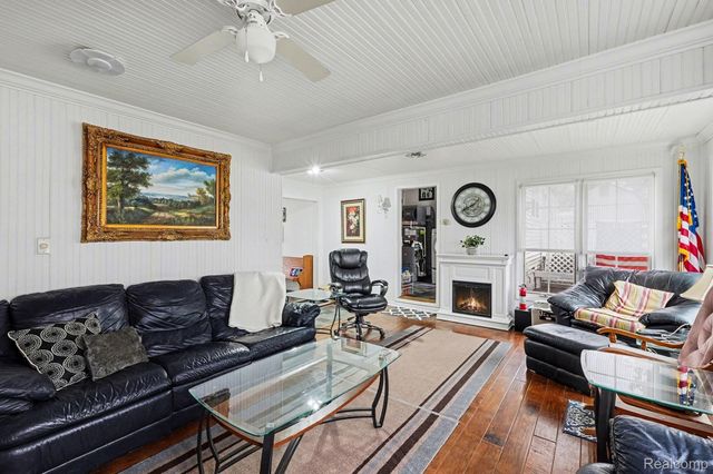 7501 Rauschelbach Street, Shelby Charter Township, MI 48317