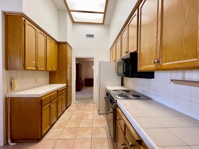 838 E Catalina Circle, Fresno, CA 93730