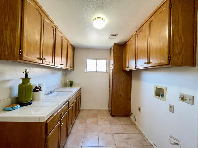 838 E Catalina Circle, Fresno, CA 93730