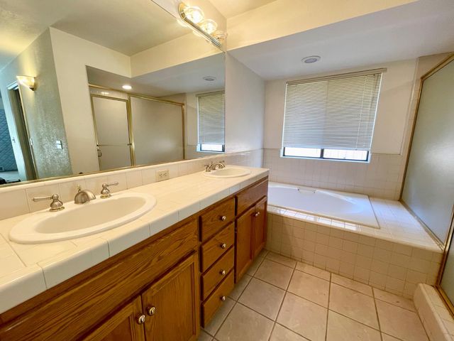 838 E Catalina Circle, Fresno, CA 93730