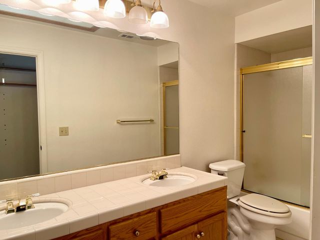 838 E Catalina Circle, Fresno, CA 93730