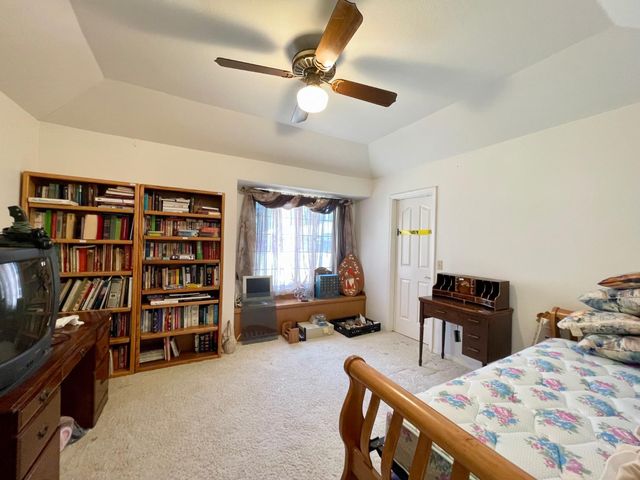 838 E Catalina Circle, Fresno, CA 93730