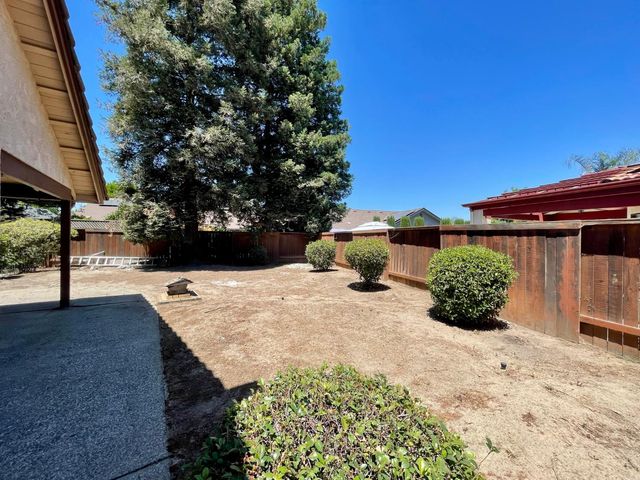 838 E Catalina Circle, Fresno, CA 93730