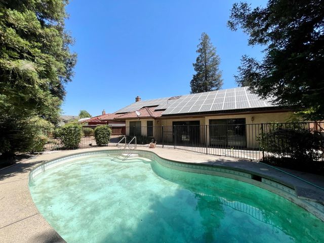 838 E Catalina Circle, Fresno, CA 93730