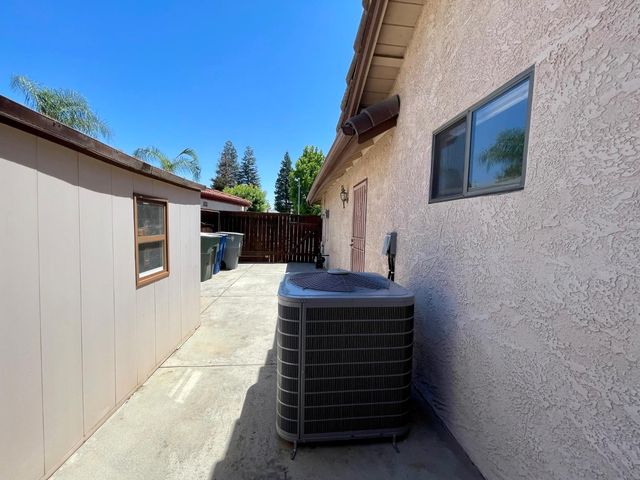838 E Catalina Circle, Fresno, CA 93730