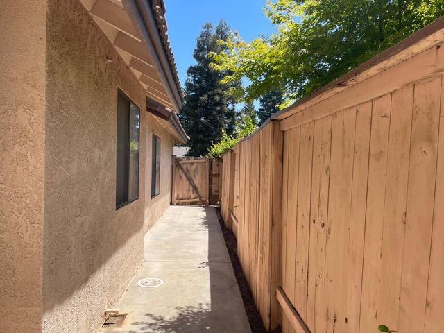 838 E Catalina Circle, Fresno, CA 93730
